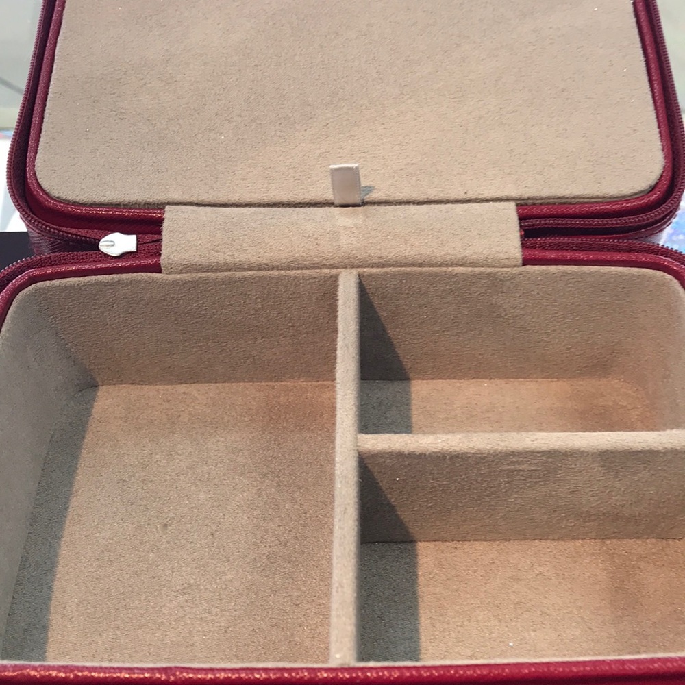 Michele Watch Box😘Can fit 3 watches and bands❤️ - Picture 2 of 3